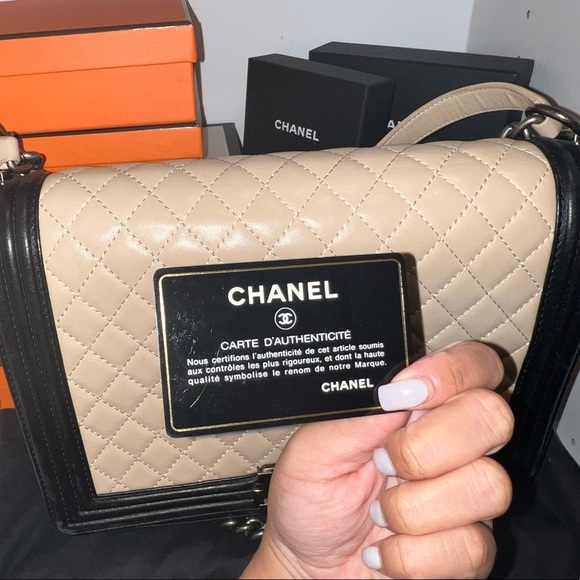Chanel lambskin Large Boy Bag - Picture 8 of 16